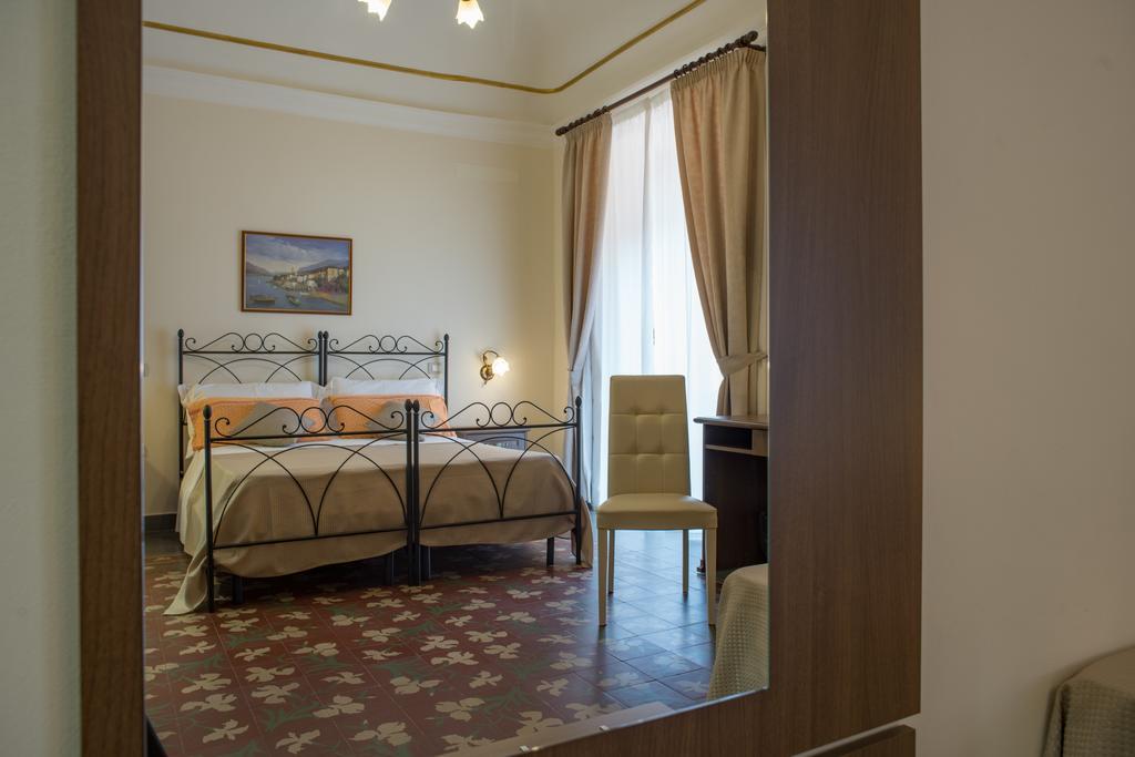 B&B Palazzo Tornabene Катания Экстерьер фото